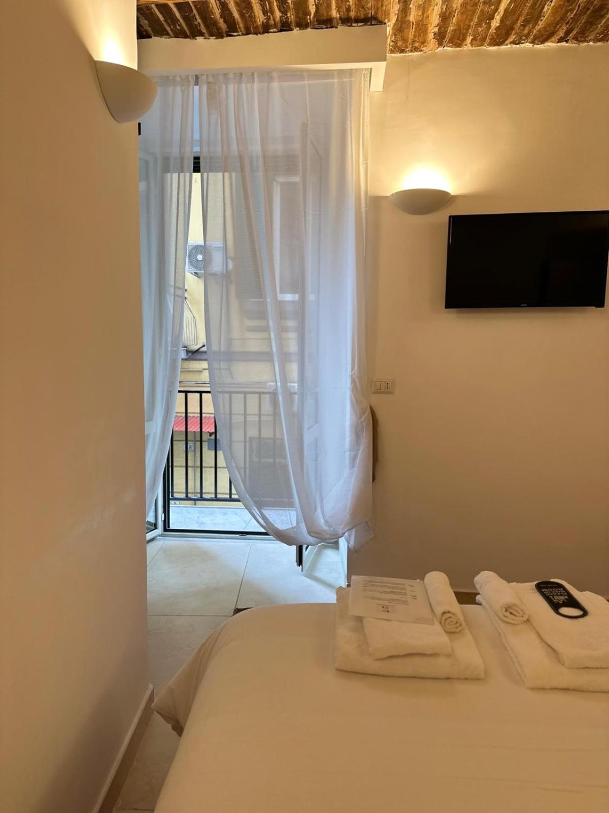Ai 13 Gradoni Di Chiaia Bed & Breakfast Naples Exterior photo